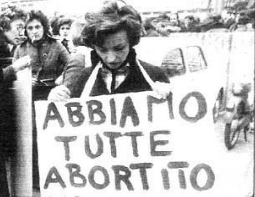 Emma Bonino a una manifestazione per la legalizzazione dell'aborto